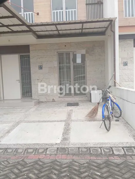 DISEWAKAN RUMAH DAERAH GREENLAND CLUSTER GARBERA