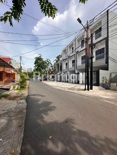 image RUMAH BARU 3 LANTAI DI TANJUNG DUREN, BONUS SUPER! (2)