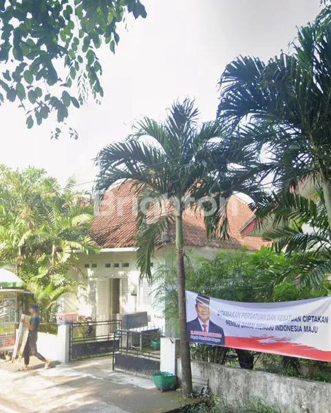 image RUMAH HERITAGE STRATEGIS DI JALAN MT HARYONO SOLO (2)