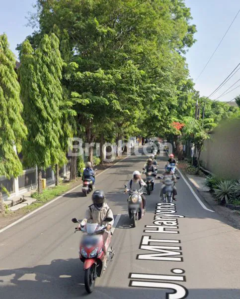image RUMAH HERITAGE STRATEGIS DI JALAN MT HARYONO SOLO (1)