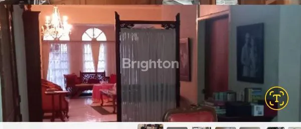 image HUNIAN DENGAN HALAMAN LUAS HIJAU NYA POHON MEMBUAT BETAH PENGHUNI NYA , LOKASI BANDUNG UTARA. JAWA BARAT INDONESIA (6)