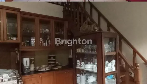 image HUNIAN DENGAN HALAMAN LUAS HIJAU NYA POHON MEMBUAT BETAH PENGHUNI NYA , LOKASI BANDUNG UTARA. JAWA BARAT INDONESIA (5)