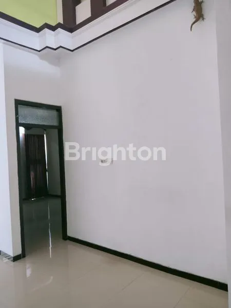 image RUMAH LUAS DENGAN BANYAK KAMAR COCOK UNTUK DIJADIKAN KOST2AN DI AREA SULFAT (5)