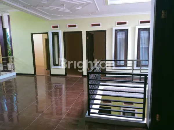 image RUMAH LUAS DENGAN BANYAK KAMAR COCOK UNTUK DIJADIKAN KOST2AN DI AREA SULFAT (8)