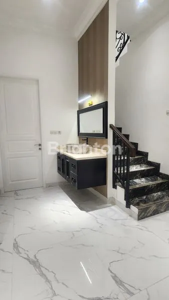 image DIJUAL RUMAH BARU GRESS SIAP HUNI DI LOKASI STRATEGIS JAKARTA BARAT (5)