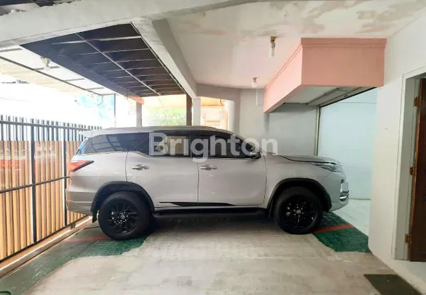 image RUMAH 2 LANTAI 140M² STRATEGIS CARPORT MUAT 2 MOBIL DI SUNTER AGUNGA JAKARTA UTARA (2)