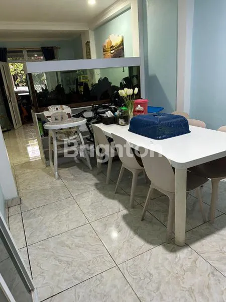 image RUMAH 3 LANTAI DI KEMANG PRATAMA – HARGA TERBAIK! (2)