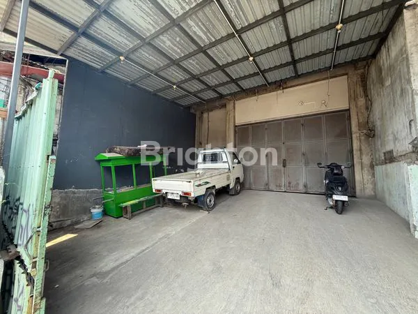 image BANGUNAN BESAR 3 LANTAI SIAP FINISHING – LT 600 M², LB ±400 M² – AKSES MOBIL MUDAH & PARKIR LUAS (2)