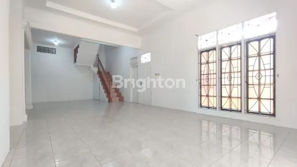 image RUMAH SANGAT STRATEGIS DI TENGAH KOTA (5)