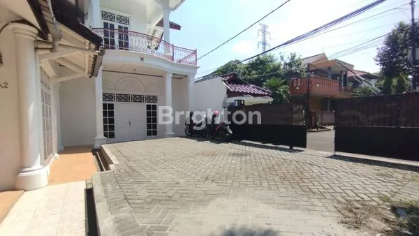 image RUMAH SANGAT STRATEGIS DI TENGAH KOTA (2)