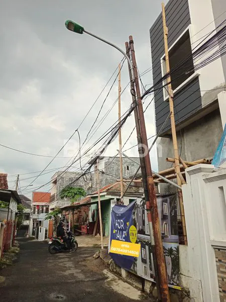 image RUMAH 2 LANTAI DI BAMBU APUS JAKARTA TIMUR  (1)