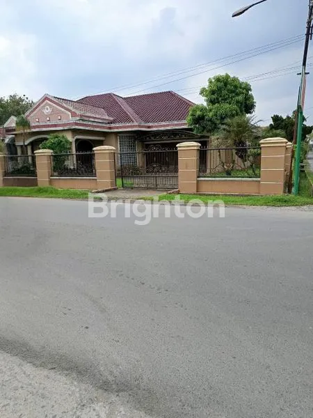 image RUMAH DIJUAL DENGAN LUAS TANAH 1.200M2 STM MEDAN (1)