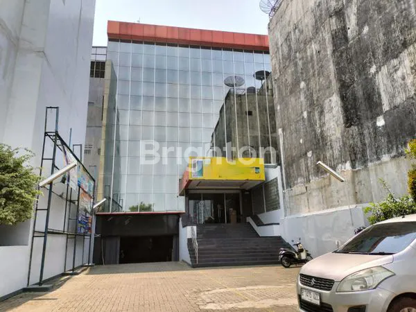 image GEDUNG KAMPUS 4 LANTAI DI KRAMAT, STRATEGIS (1)
