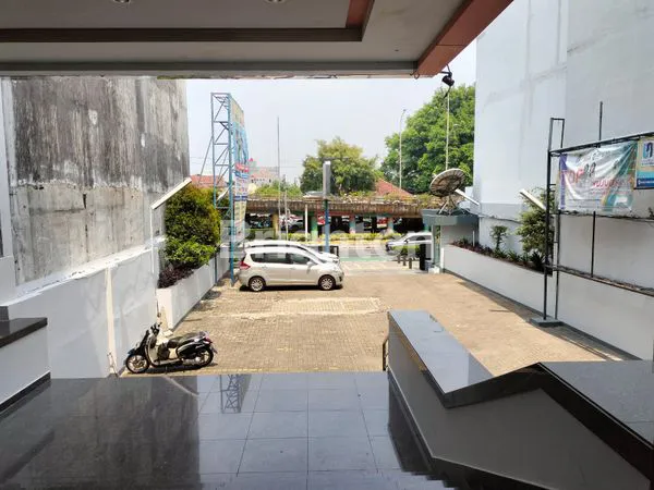 image GEDUNG KAMPUS 4 LANTAI DI KRAMAT, STRATEGIS (3)