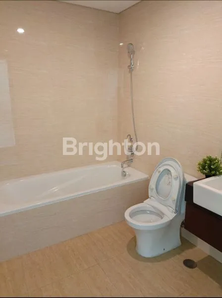 image APARTEMEN MEWAH DAN CANTIK, LOKASI STRATEGIS DI AKR GALERY WEST THE RESIDENCE, JAKARTA BARAT. (7)