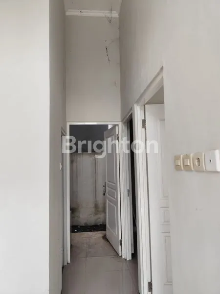 image BUTUH CEPAT LAKU SEGERA RUMAH TERMURAH HARGA ANJLOK LOKASI RUNGKUT MODERN DEKAT KAMPUS UPN (6)