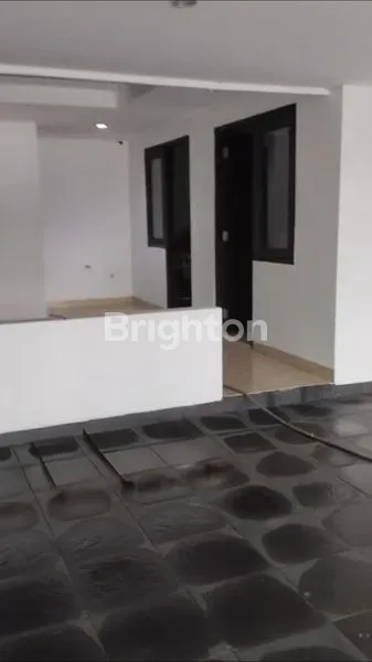 image RUMAH MEWAH SIAP HUNI DI BNR – KOLAM RENANG PRIBADI, LOKASI PALING STRATEGIS! (8)