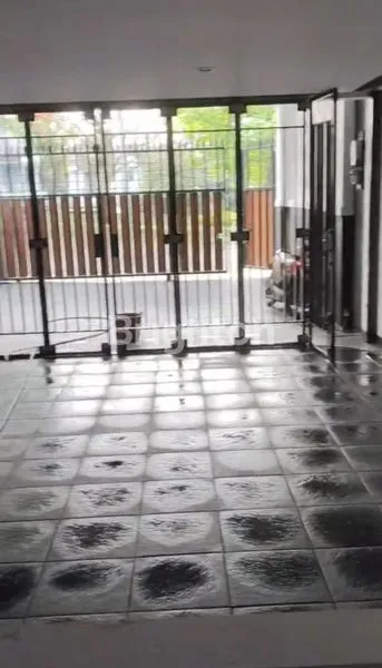 image RUMAH MEWAH SIAP HUNI DI BNR – KOLAM RENANG PRIBADI, LOKASI PALING STRATEGIS! (2)