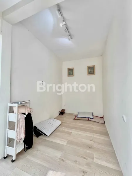 image RUMAH MINIMALIS CITRALAND THE GREENLAKE SIAP HUNI LOKASI ELITE (7)