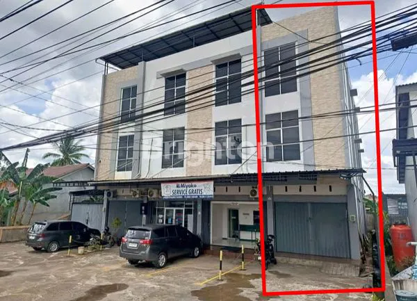 RUKO 3 LANTAI HALAMAN LUAS SIAP TEMPATI JALAN PERDAMAIAN