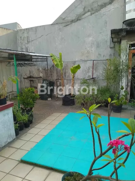 image RUMAH LAMA RUNGKUT ASRI TERAWAT LOKASI STRATEGIS DEKAT MERR (7)