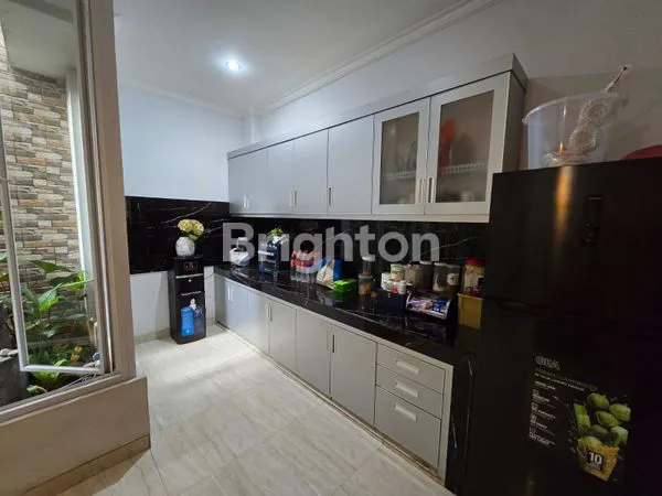 image RUMAH MEWAH 2 LANTAI LT 240 DI LEGENDA WISATA (7)