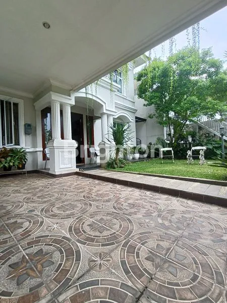 image RUMAH MEWAH 2 LANTAI LT 240 DI LEGENDA WISATA (2)