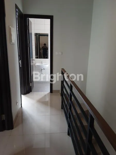 image DISEWAKAN RUMAH BARU SERAH TERIMA DICLUSTER VIOLA SUMARECON CROWN GADING (3)