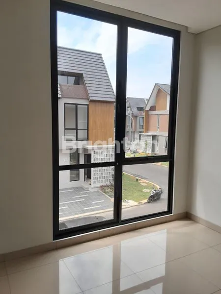 image DISEWAKAN RUMAH BARU SERAH TERIMA DICLUSTER VIOLA SUMARECON CROWN GADING (2)