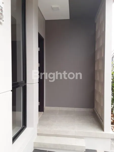 image DISEWAKAN RUMAH BARU SERAH TERIMA DICLUSTER VIOLA SUMARECON CROWN GADING (8)