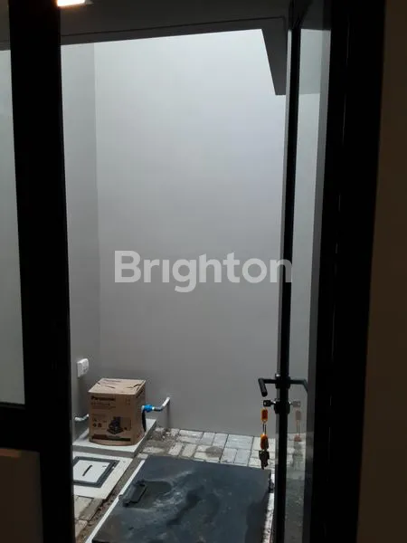 image DISEWAKAN RUMAH BARU SERAH TERIMA DICLUSTER VIOLA SUMARECON CROWN GADING (6)