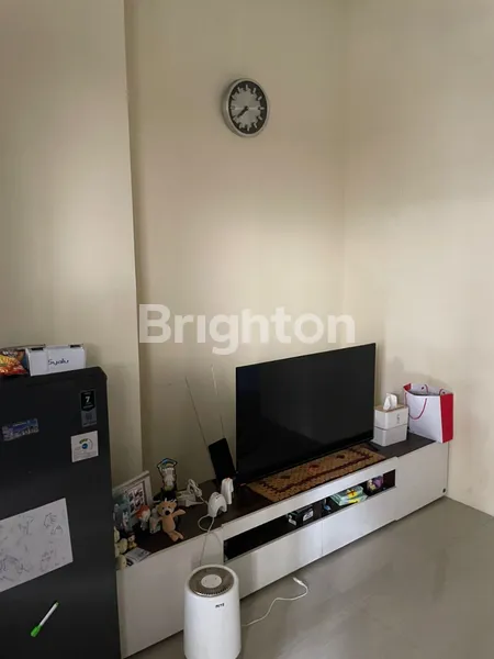 image RUMAH 2 LANTAI SIAP HUNI, LOKASI STRATEGIS DI JAGAKARSA – JAKARTA SELATAN (4)