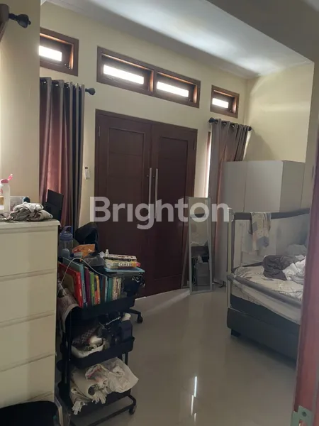 image RUMAH 2 LANTAI SIAP HUNI, LOKASI STRATEGIS DI JAGAKARSA – JAKARTA SELATAN (6)