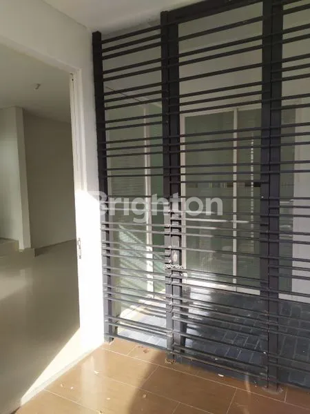 image RUMAH SIAP HUNI ROYAL RESIDENCE GREENWICH 3KT (2)