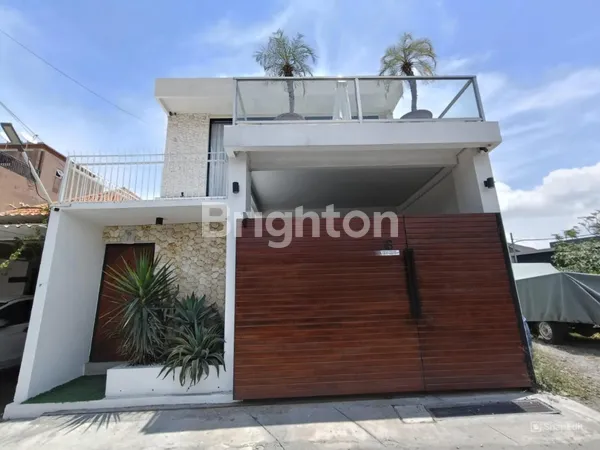 image DIJUAL | RUMAH MODERN 2 LANTAI FULL FURNISHED HADAP UTARA – LOKASI NYAMAN & SIAP HUNI (1)