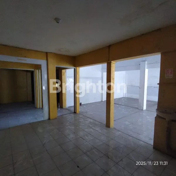 image DISEWAKAN RUMAH EX BIMBEL, LOKASI STRATEGIS DI JALAN UTAMA TULUNGAGUNG, COCOK BUAT KULINER, BIMBEL, DLL (7)