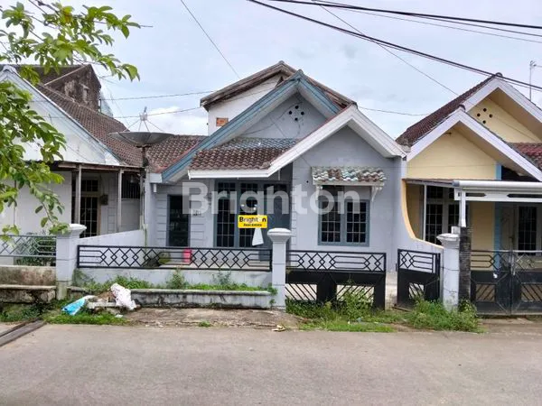 image RUMAH 4KT LT 150M² DI JL WIJAYA KUSUMA (1)