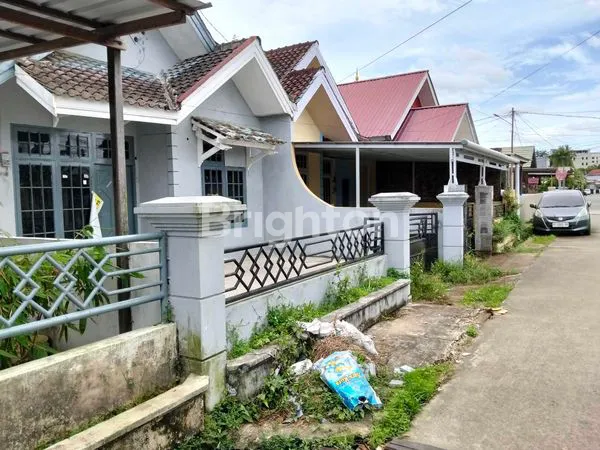 image RUMAH 4KT LT 150M² DI JL WIJAYA KUSUMA (3)