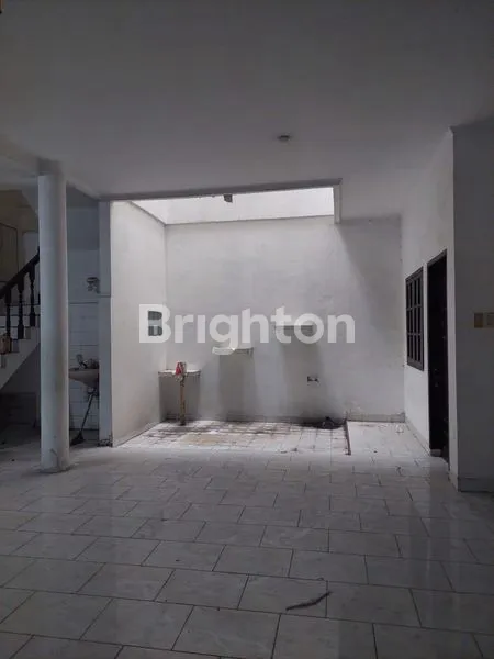 image DISEWA RUMAH VILLA 2 1/2 TINGKAT DI JL.TAPANULI (3)