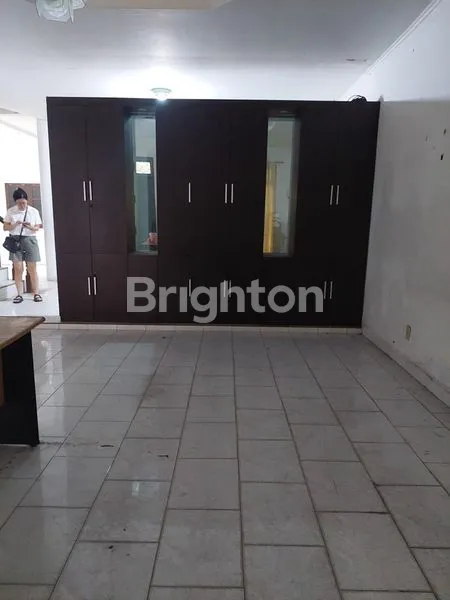 image DISEWA RUMAH VILLA 2 1/2 TINGKAT DI JL.TAPANULI (4)