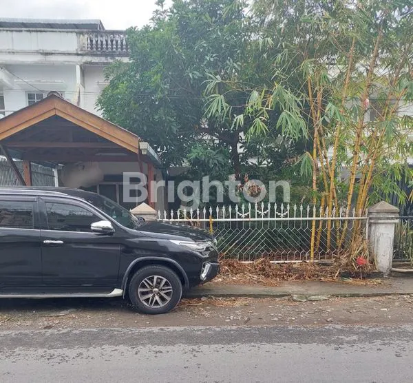 DISEWA RUMAH VILLA 2 1/2 TINGKAT DI JL.TAPANULI