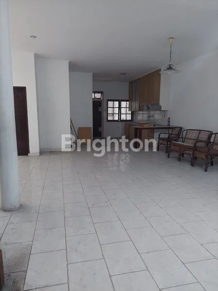 image DISEWA RUMAH VILLA 2 1/2 TINGKAT DI JL.TAPANULI (2)