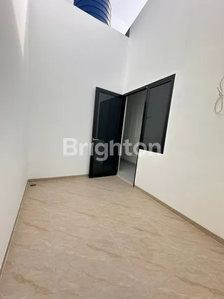 image RUMAH BARU 3 LANTAI SANGAT STRATEGIS DI TANJUNG DUREN GROGOL JAKARTA BARAT (4)