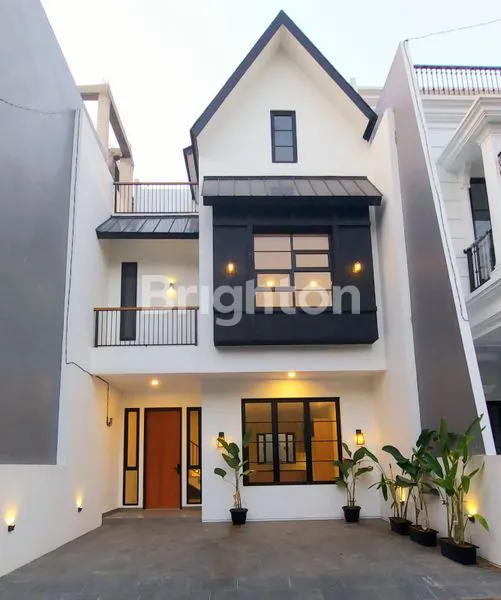 image DI JUAL RUMAH SUPER MEWAH 3 LANTAI SENI FURNISH SIAP HUNI DI JAKARTA SELATAN, 5-10 MENIT KE STASIUN LENTENG AGUNG, 10-15 MENIT KE RAGUNAN, 10 MENIT KE TB SIMATUPANG, 15-20 MENIT KE DEPOK, 20-25 MENIT KE MRT FATMAWATI, 5 MENIT KE TOL BRIGIF (1)