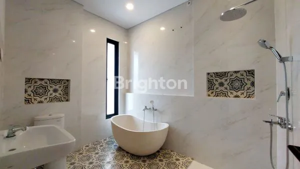 image DI JUAL RUMAH SUPER MEWAH 3 LANTAI SENI FURNISH SIAP HUNI DI JAKARTA SELATAN, 5-10 MENIT KE STASIUN LENTENG AGUNG, 10-15 MENIT KE RAGUNAN, 10 MENIT KE TB SIMATUPANG, 15-20 MENIT KE DEPOK, 20-25 MENIT KE MRT FATMAWATI, 5 MENIT KE TOL BRIGIF (3)