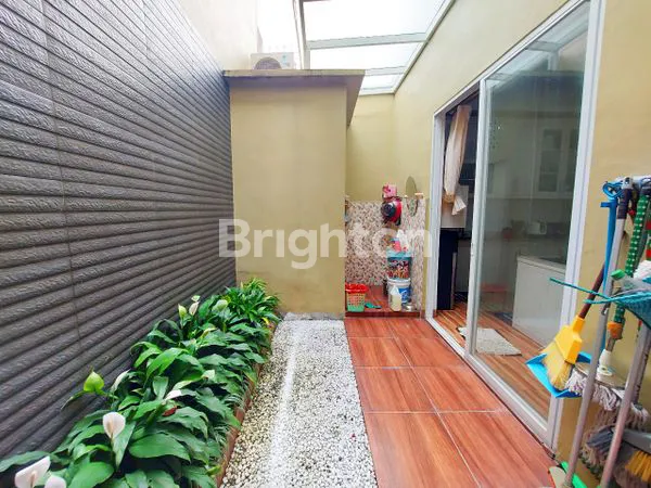 image RUMAH CANTIK 2 TINGKAT LEBAR 11 MTR DI KOMPLEK SETIA BUDI INDAH - TASBIH 1 MEDAN SUNGGAL  (6)