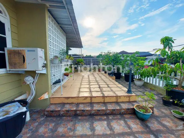 image RUMAH CANTIK 2 TINGKAT LEBAR 11 MTR DI KOMPLEK SETIA BUDI INDAH - TASBIH 1 MEDAN SUNGGAL  (2)