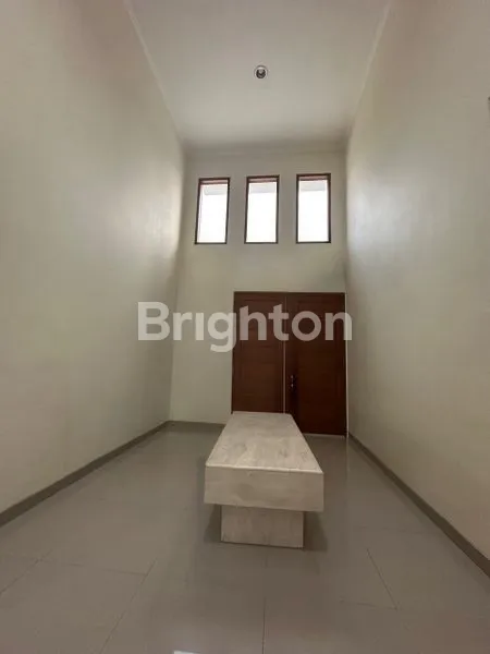 image FOR SALE – RUMAH CLUSTER KEMANG PRATAMA (BEBAS BANJIR) HUNIAN NYAMAN, MODERN, DAN FULL RENOVASI. LOKASI PREMIUM, LINGKUNGAN TENANG, SERTA TERBUKTI BEBAS BANJIR (2020 & 2025). (4)