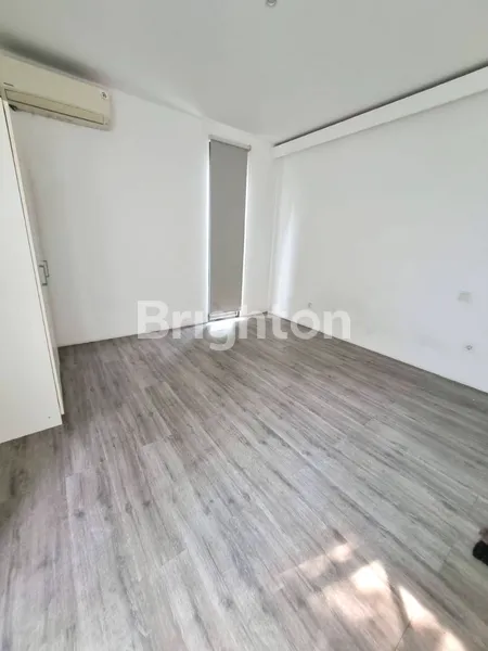 image RUMAH MODERN DENGAN KENYAMANAN FASILITAS EXCLUSIVE (GYM, POOL, MINI SOCCER) - KOMPLEKS YVE HABITAT 1 LIMO - DEPOK (4)