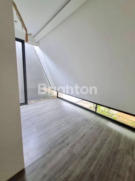 image RUMAH MODERN DENGAN KENYAMANAN FASILITAS EXCLUSIVE (GYM, POOL, MINI SOCCER) - KOMPLEKS YVE HABITAT 1 LIMO - DEPOK (6)